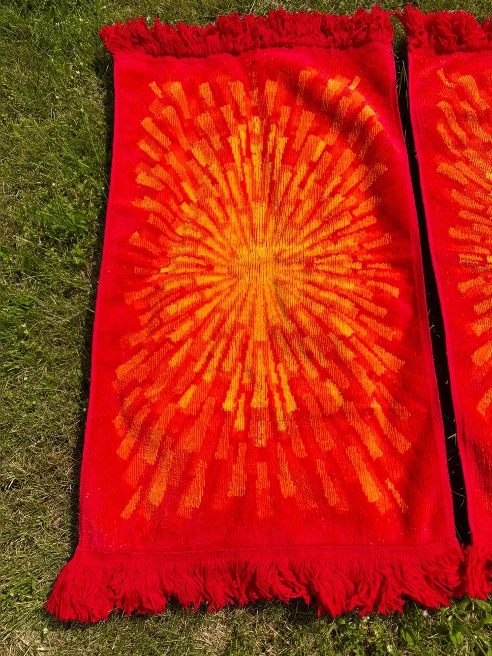 Vintage MCM Fieldcrest Hand Towel Psychedelic Red Orange Yellow Cotton Starburst